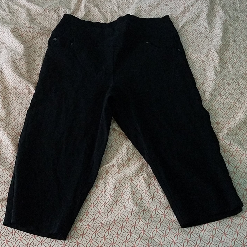 Maternity capris pants